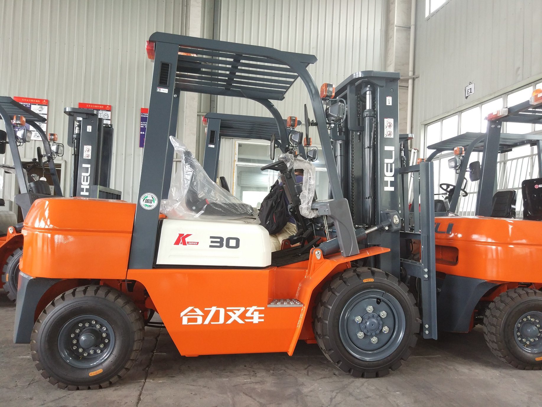 
                China Top 1 Heli 3.5ton Diesel Forklift Truck Forklift with Side Shifter Imported Engine Cpcd35
            