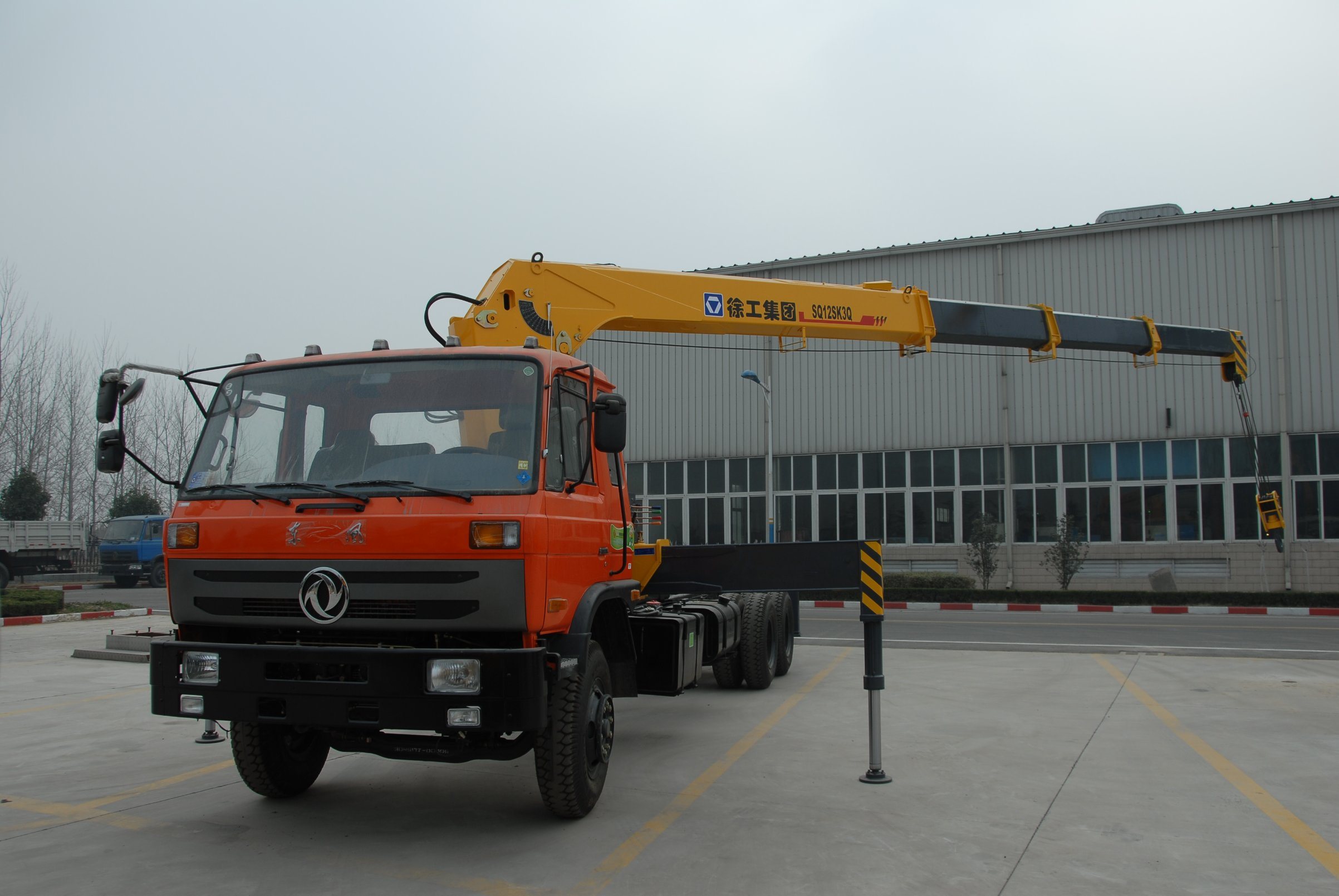 
                China Top Brand 12 Ton Truck Mounted Crane Straight Boom Folding Arm Remote Control Sq12sk3q
            