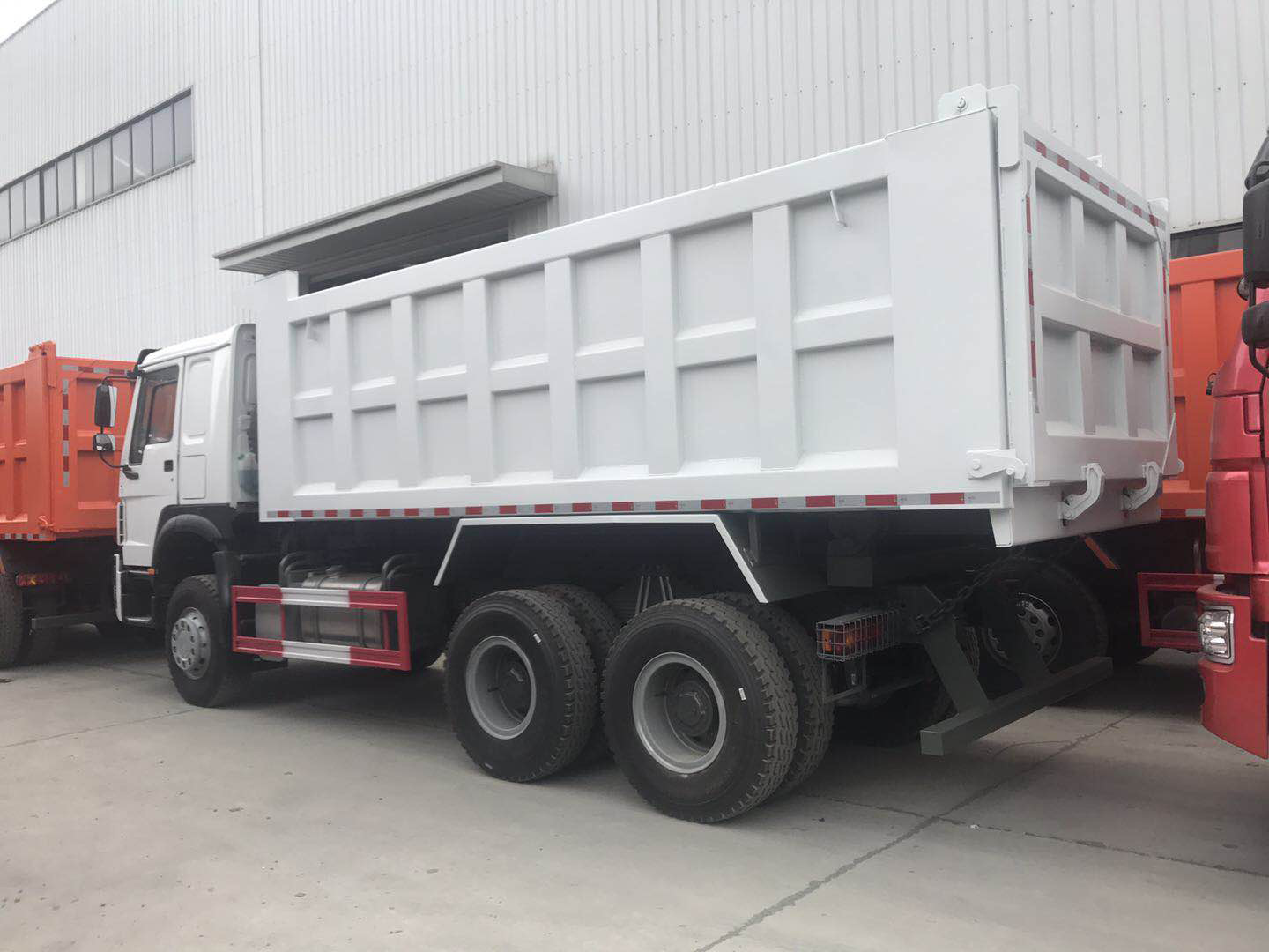 China Top Brand HOWO 371HP 30ton Tipper Dump Truck