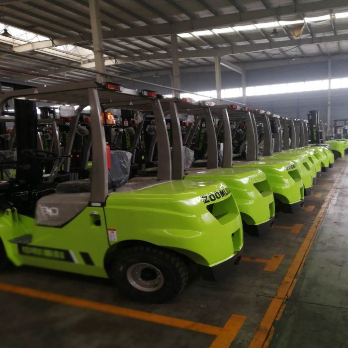 China 
                中国の機械 Zoomlion Forklift 3 Ton Diesel Forklift Fd30z
             supplier