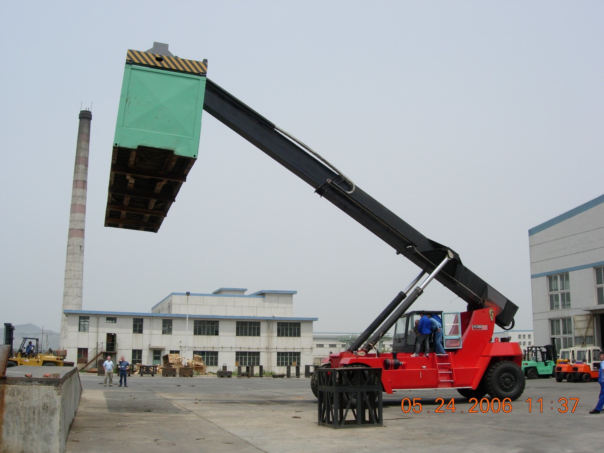 Dalian 45 Ton New Reach Stacker for Sale Crs450z5