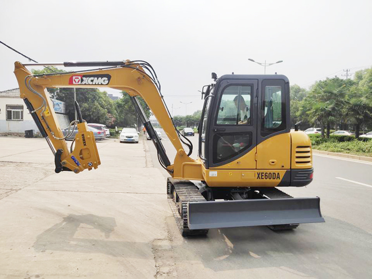 Earth-Moving Machine 6ton Digger Crawler Excavator with Imported Engine (XE60DA)