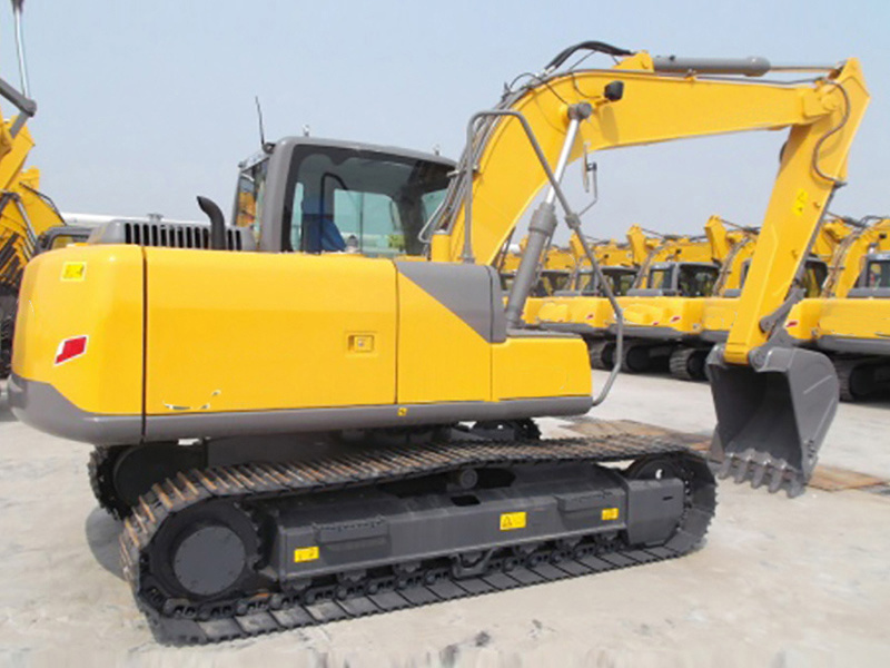 Earthmoving Machinery 13.5 Ton Excavator Crawler Xe135b