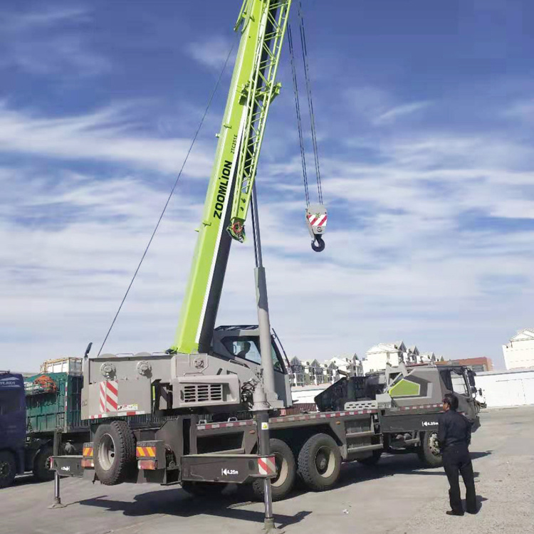 
                중국 공장 공급 Zoomlion Truck Crane 25톤 Ztc250e552
            