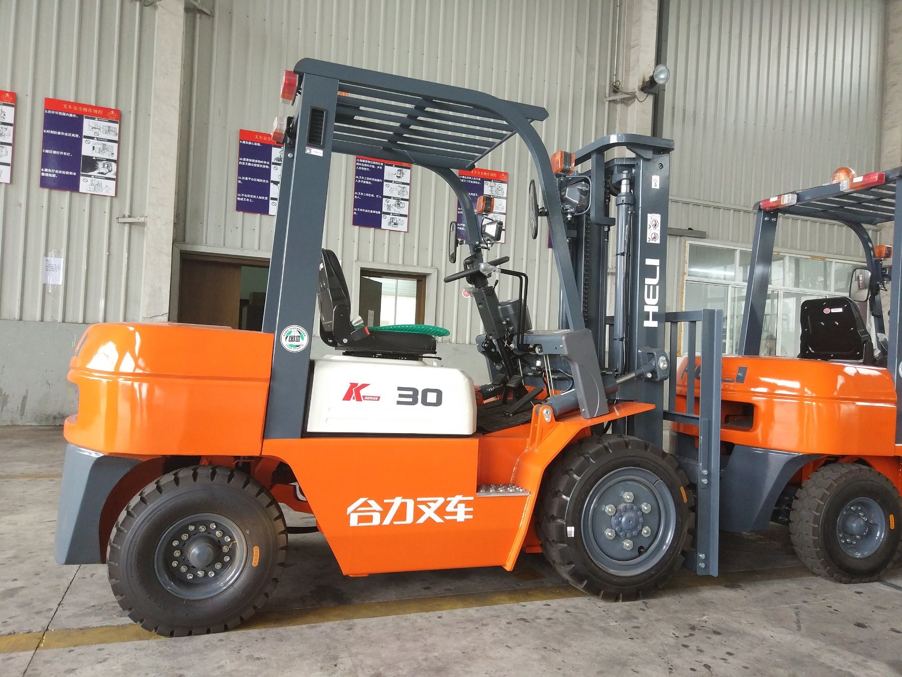 
                Heli 3ton Diesel Forklift with Side Shifter/ Fork Positioner Different Attachments Cpcd30 CPC30
            