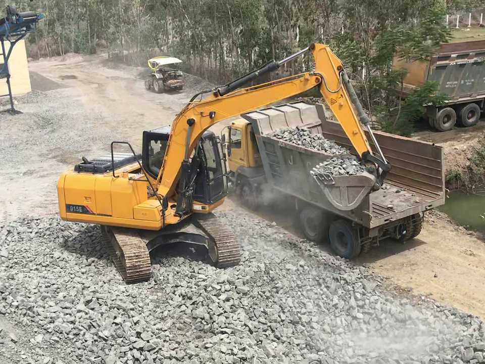 Liugong 14 Ton Crawler Excavator 915e with Quick Hitch