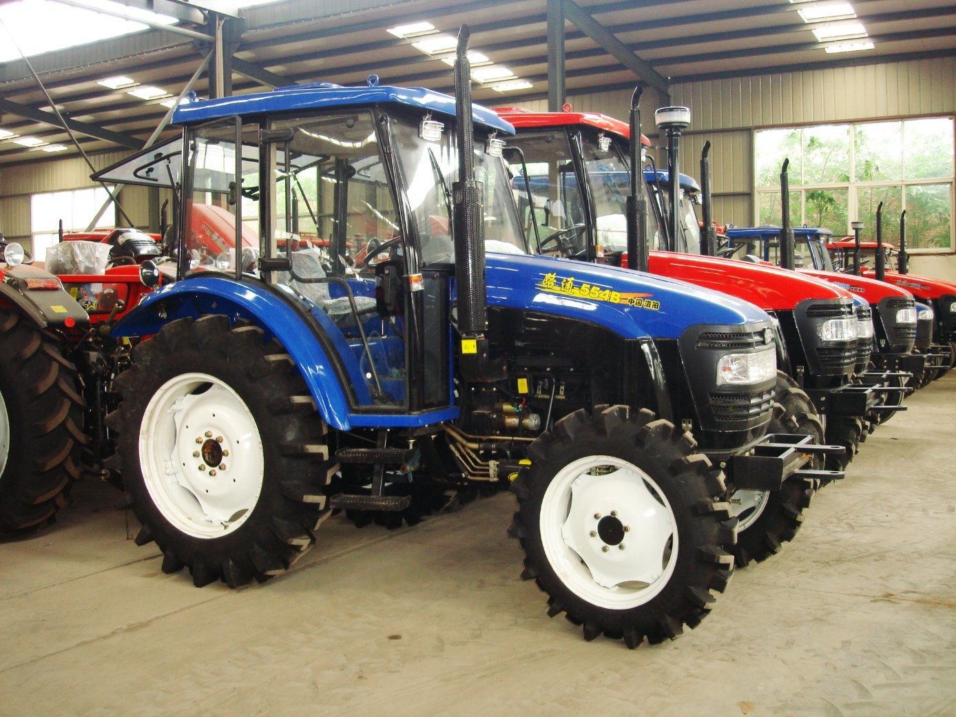 
                Lutong 40CV Tractor agrícola 4WD LT404 con CE
            