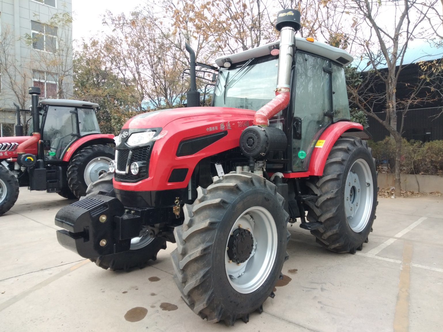 Lutong Brand New 180HP 4WD Farm Tractor Lt1804b with Cheap Price