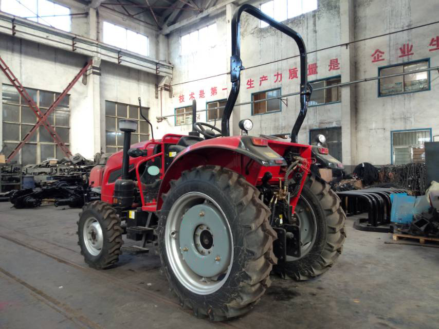 
                Les machines agricoles Lutong 60HP tracteur compact de 4X4 LT604
            