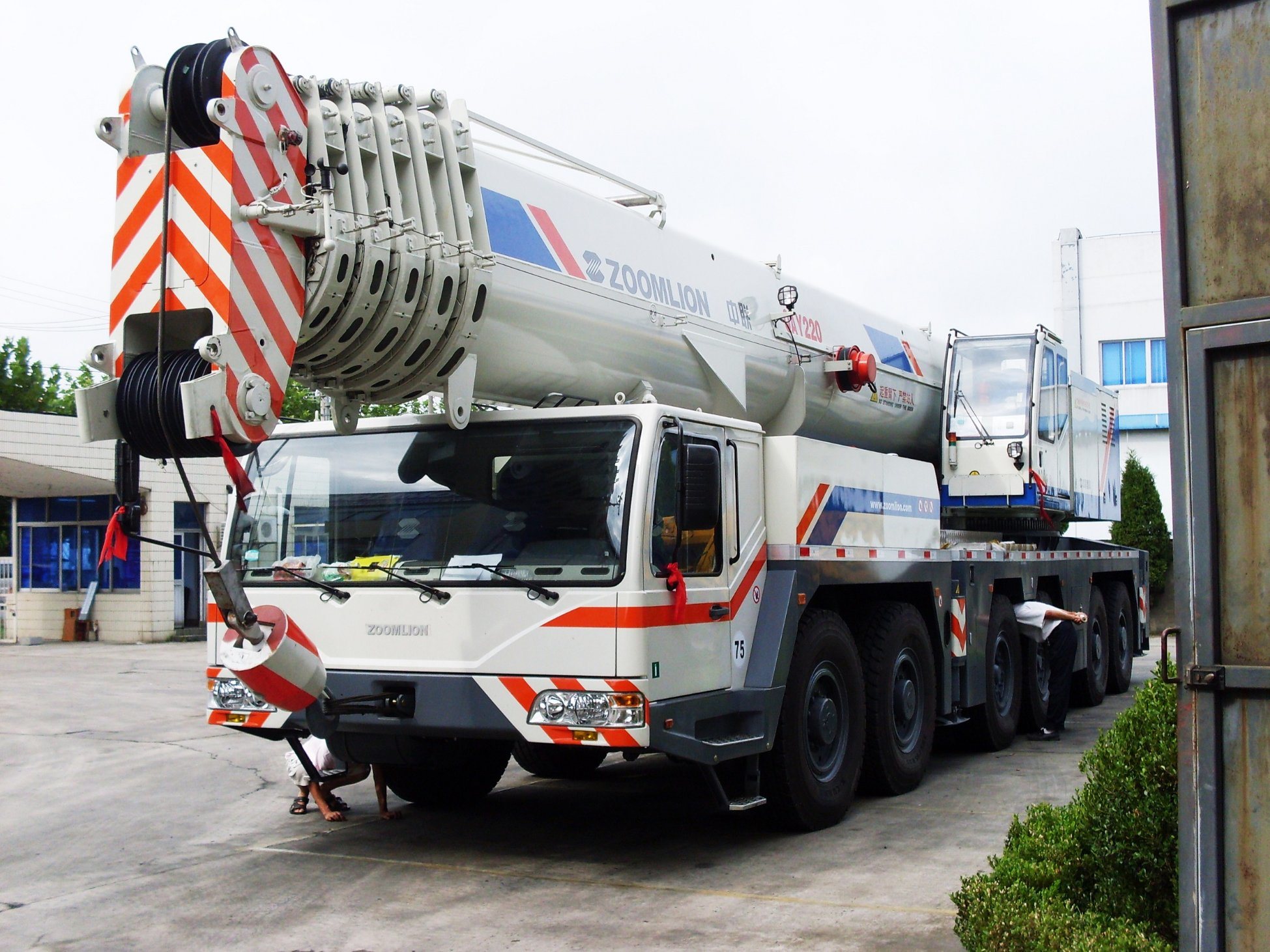 New 300ton Qay300 All Terrain Crane Telescopic Mobile Truck Crane