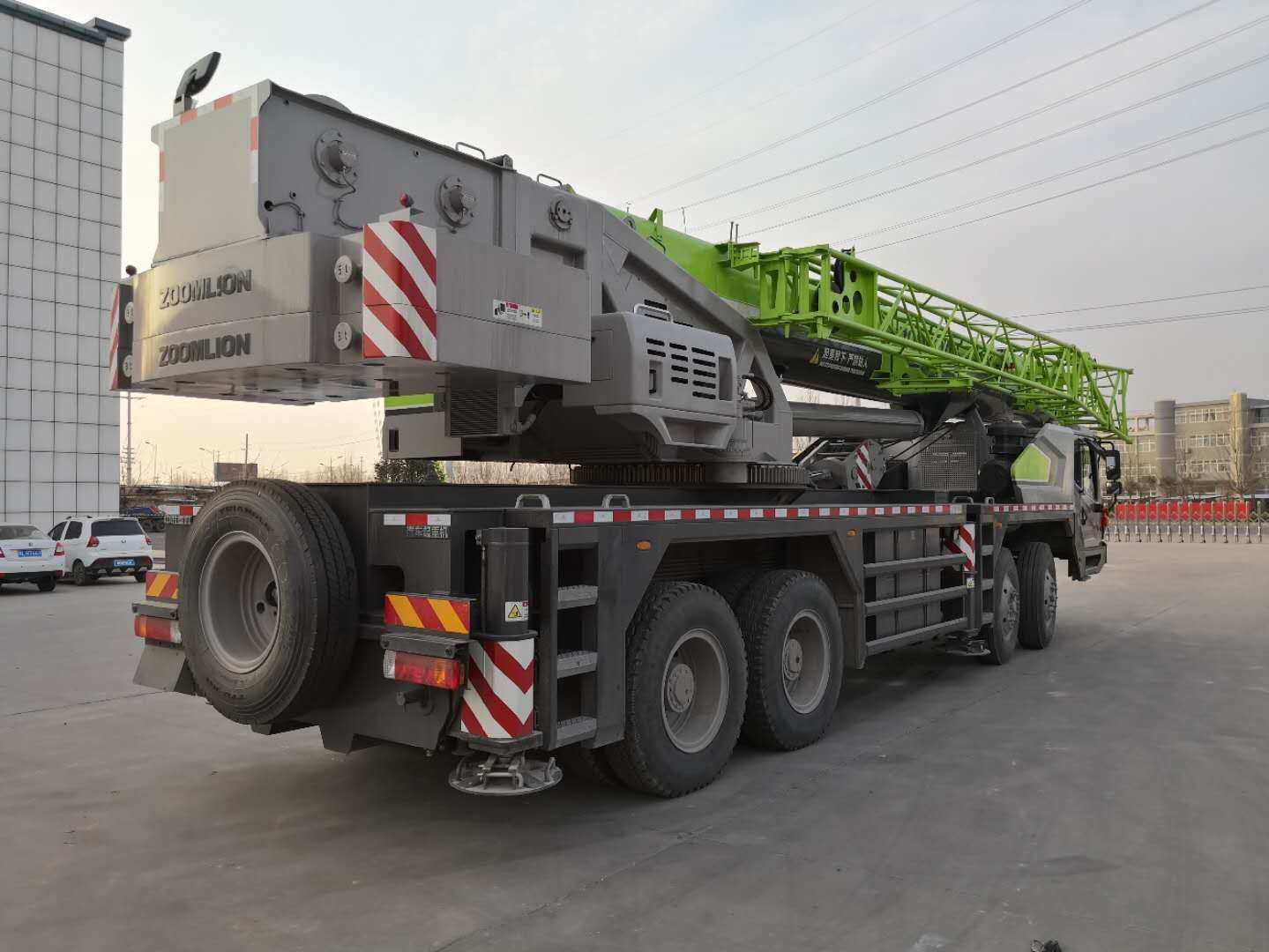 China 
                New Truck Crane 300 Ton All Terrain Crane
             supplier