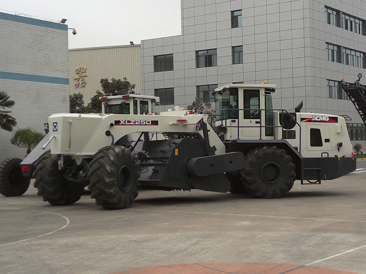 Chine 
                Renouveler le sol de stabilisateur de la route de la machine pour le génie civil XL2503
             fournisseur