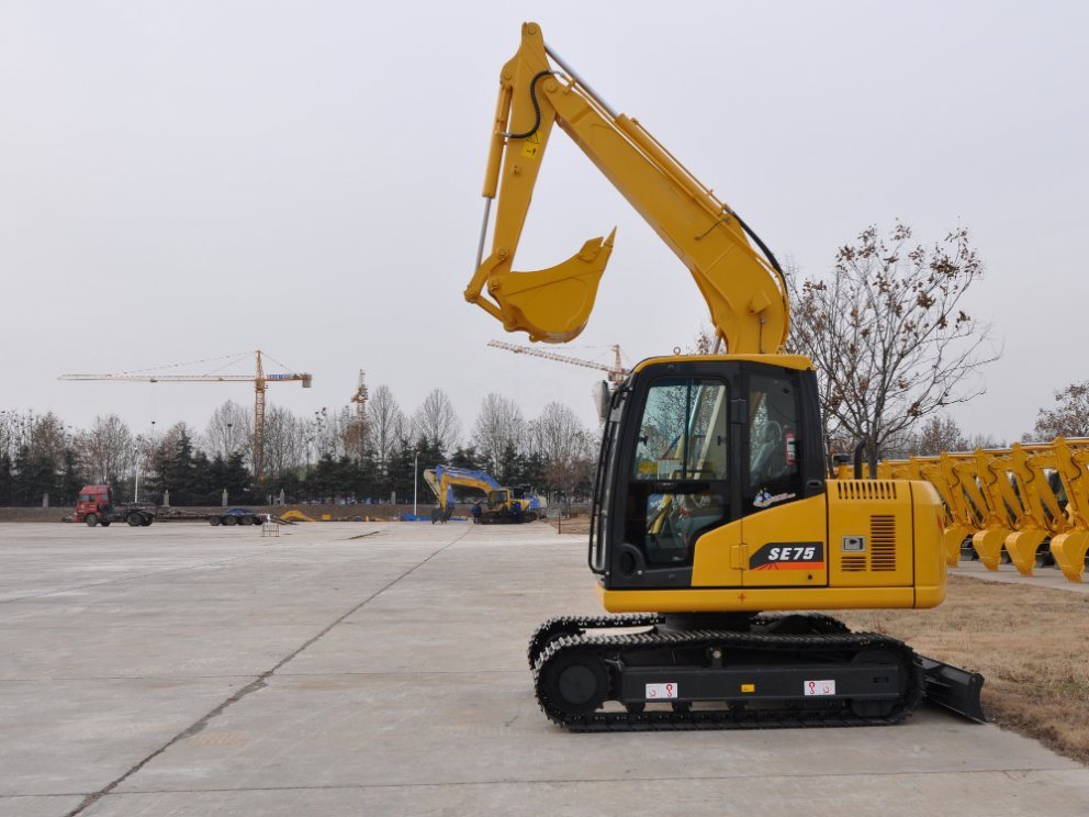 China 
                Shantui 7.5 Ton samll Digger 7500kg クローラー油圧ショベル Se75 in 在庫
             supplier