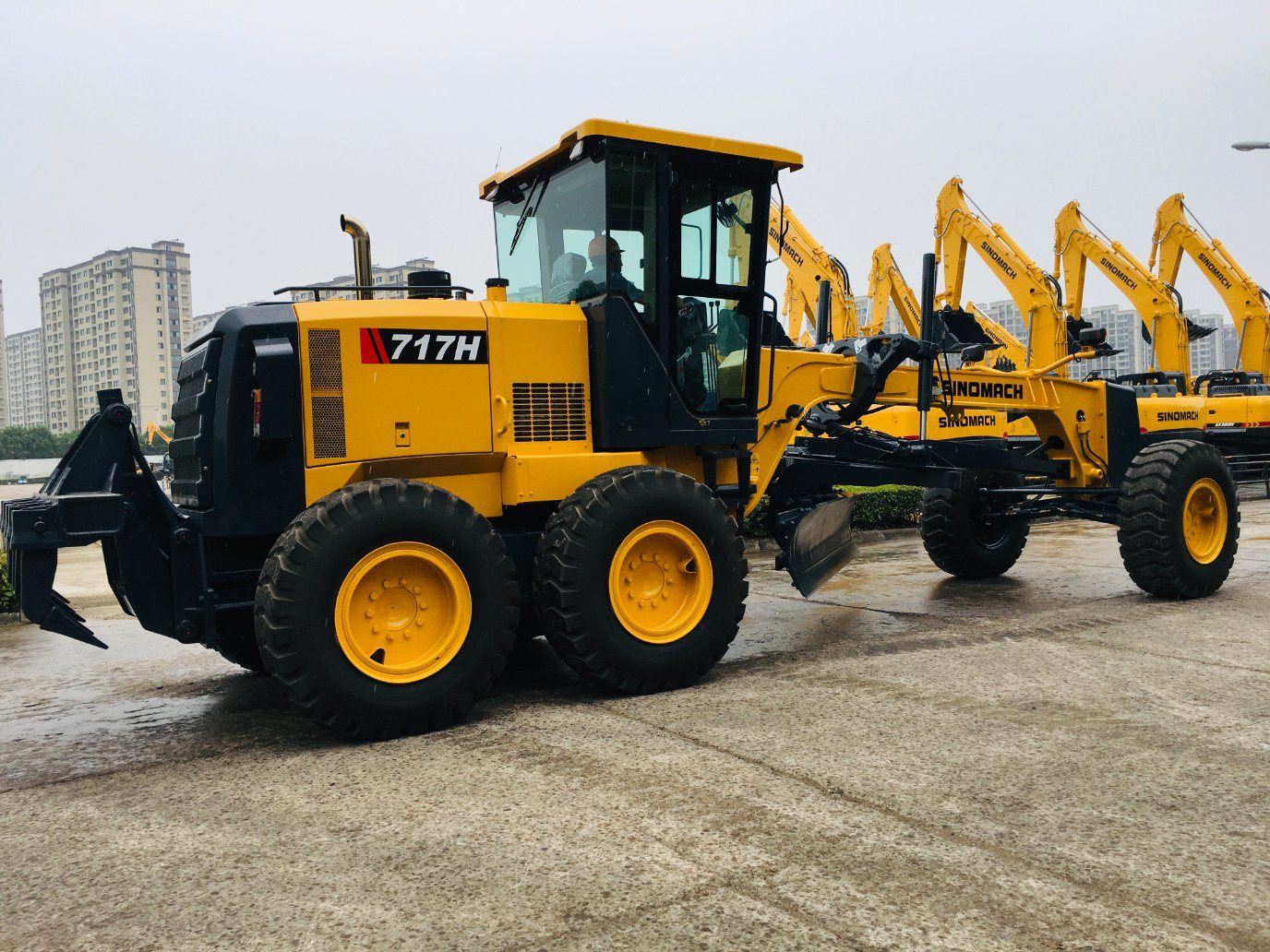 
                Sinomach Changlin 170hp Motor Grader 717h con Back Ripper
            