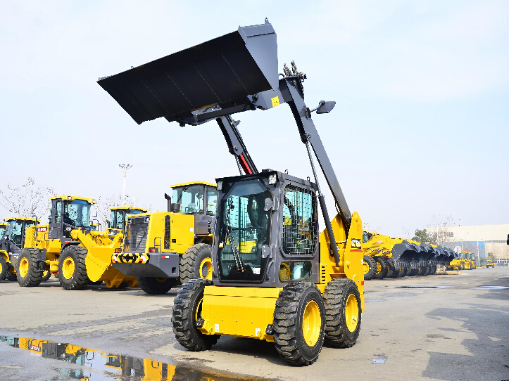 Skid Steer Loader for Xc760K 1080kg 0.6m3 61.3kw Grader Attachments