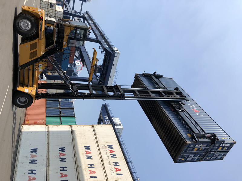 
                Stapelhoogte 8 m 9 ton Handler voor losse containers
            