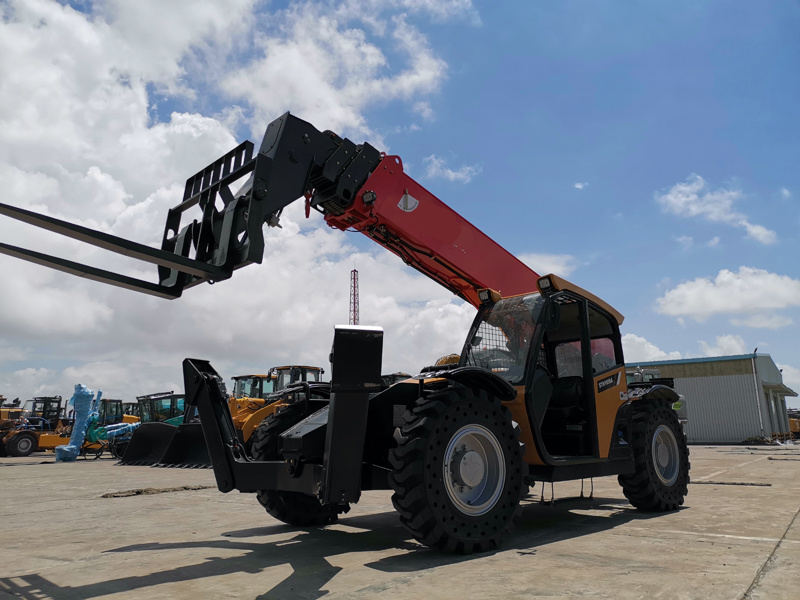 China 
                Sth844A 3.63t 13.4 M Side Lift Boom Rotating Telehandler Forklift
             supplier