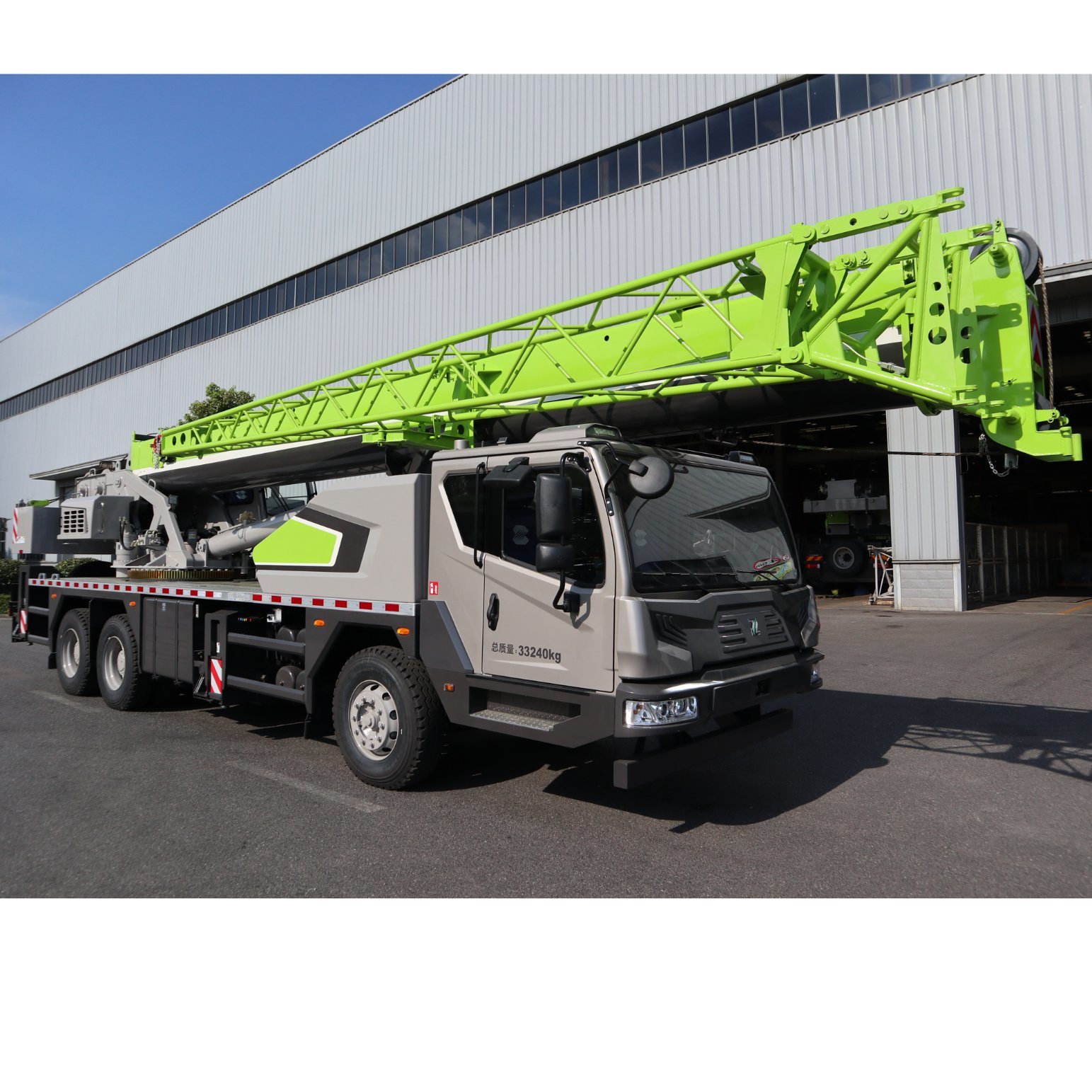 
                Grúa de camión 25 Ton Zoomlion Qy25V552
            