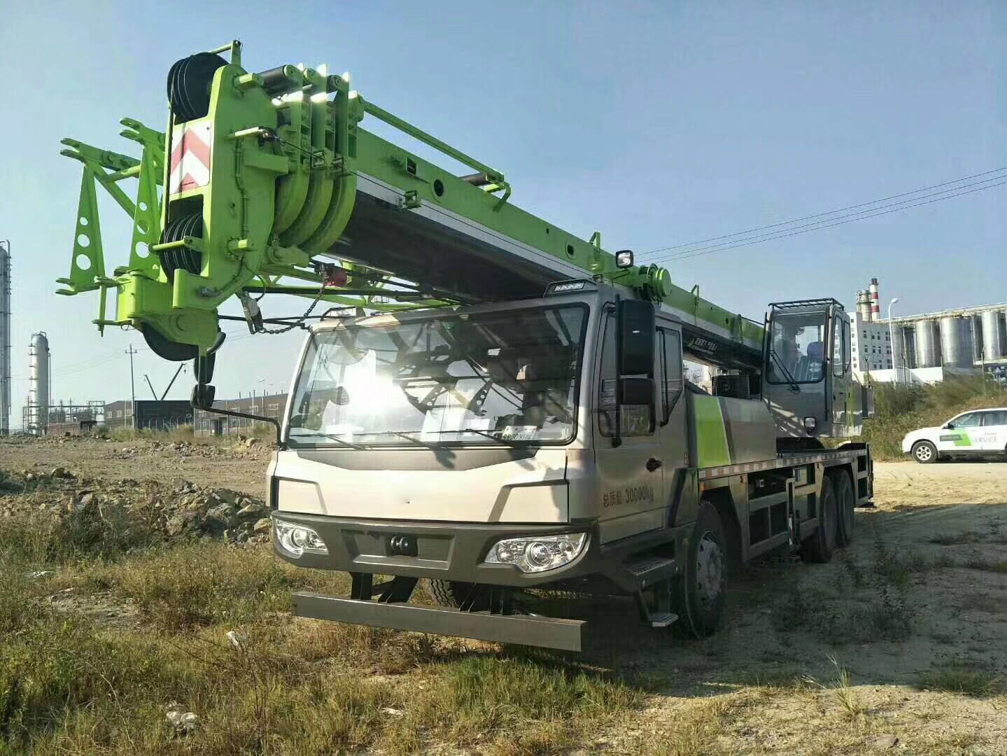 
                Grue pour camion a propos de la grue à bras hydraulique Zoomlion Qy55 55ton pour Camions
            