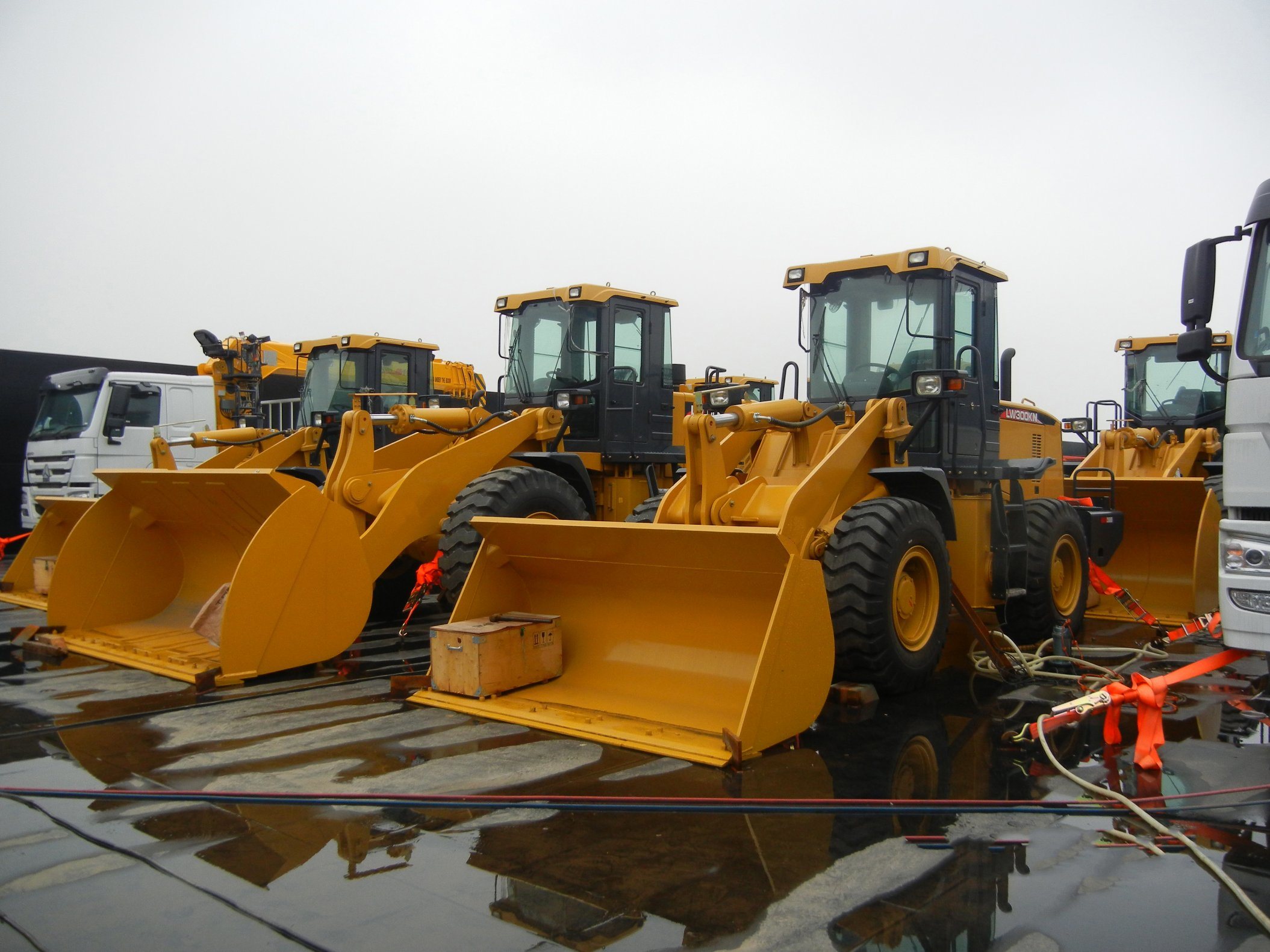 Chine 
                Machines pour mines souterraines 3 tonnes chargeuse à roues Lw300fn
             fournisseur