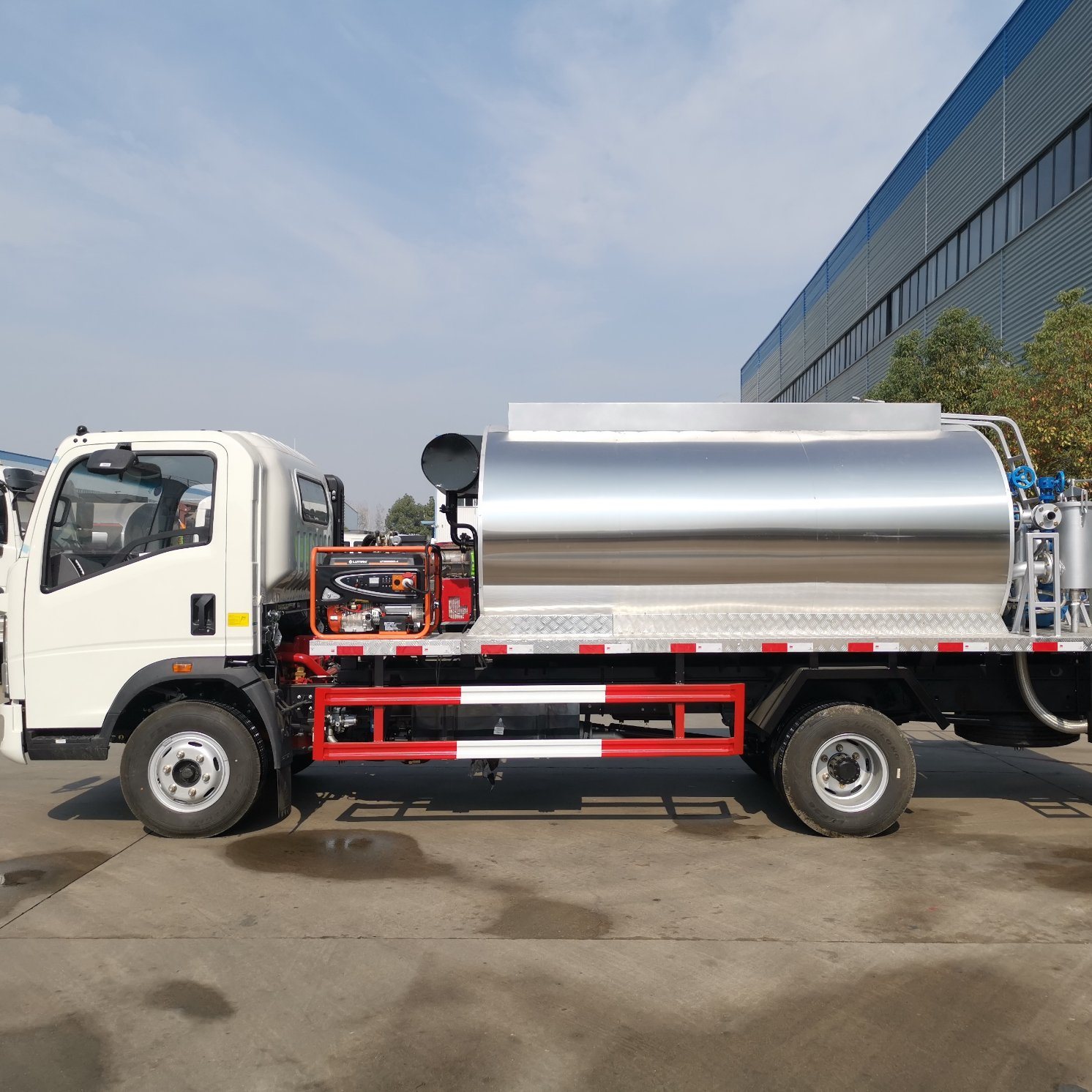 China 
                Xmg quemador diesel 25t 13000L Distribuidor de asfalto Xzj5250GL
             proveedor