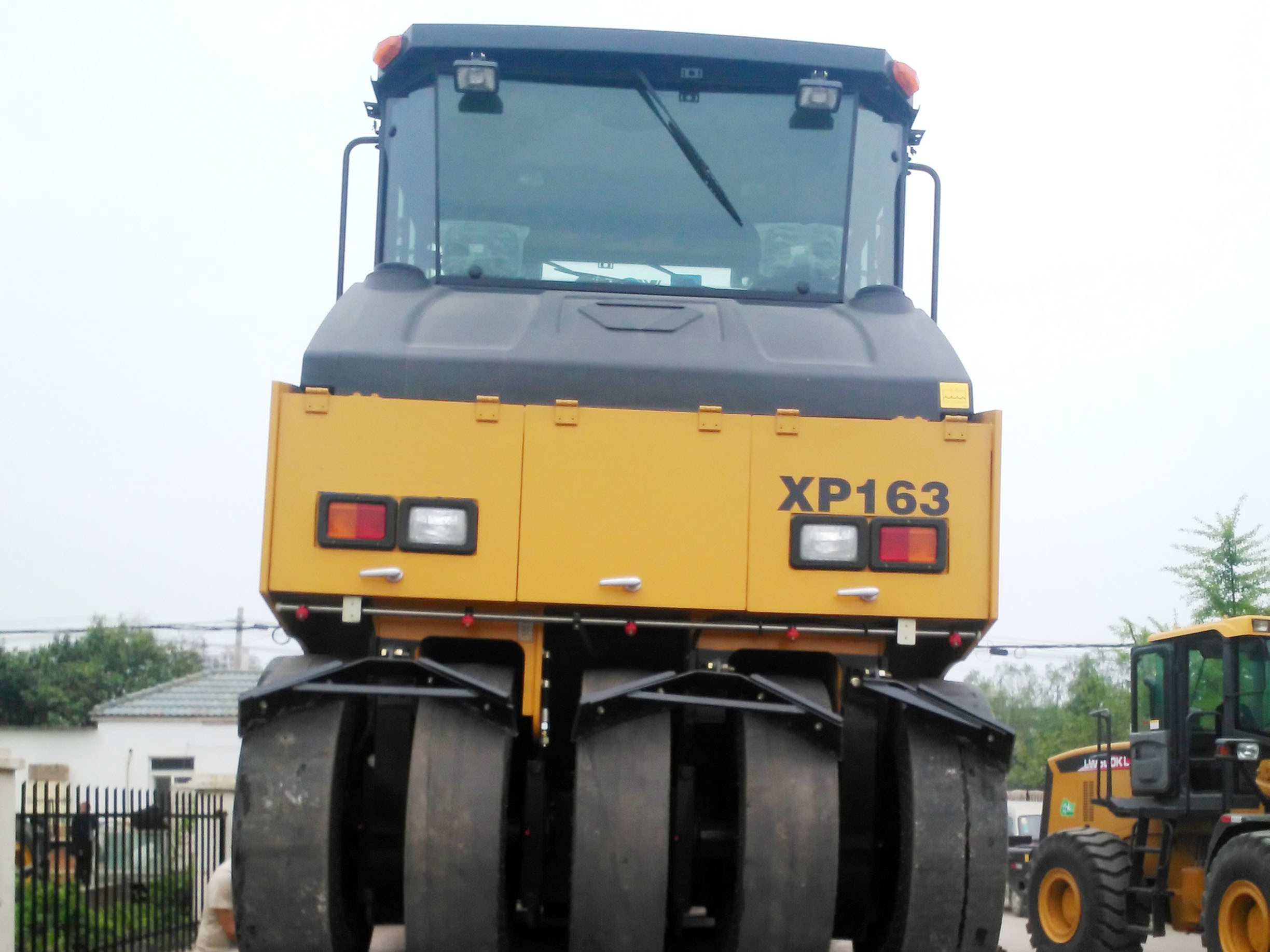 Xmg Roller XP-Series Road Tyre Roller Compactor Roller XP301