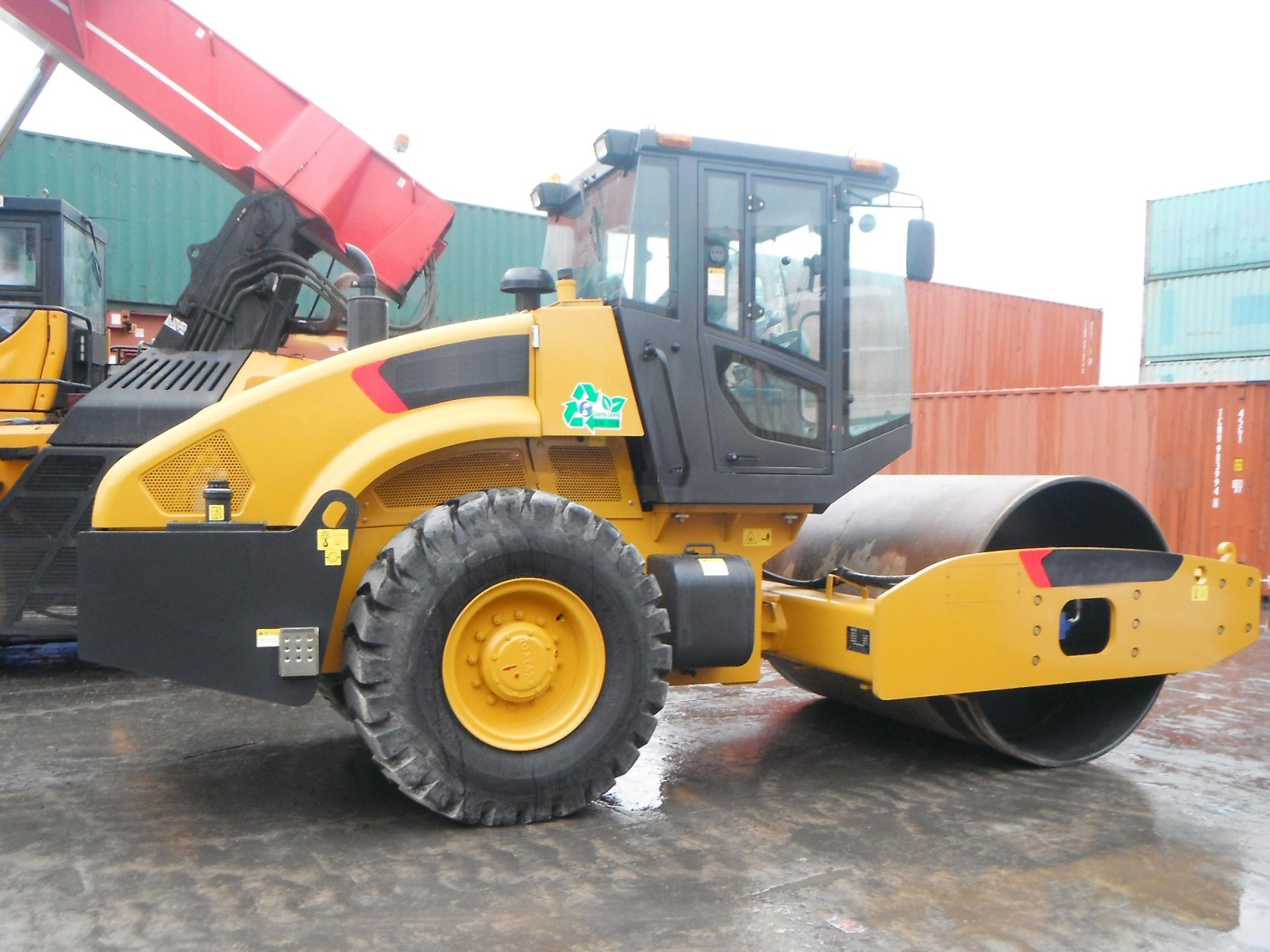 China 
                Xs335 33,5ton Hochleistungs-Mine Single Drum Road Roller Compactor
             Lieferant
