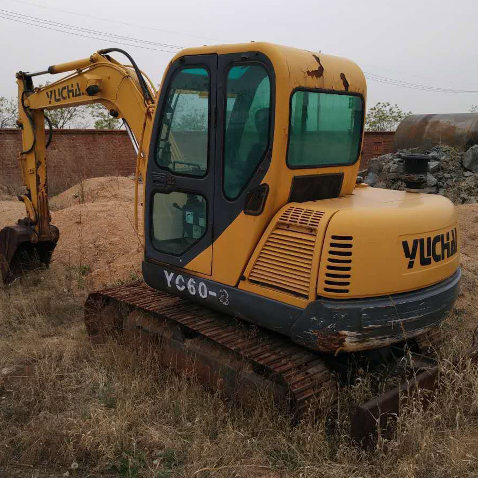 
                Escavadora Yuchai de 13.8 toneladas Yc135-9 rastos de aço
            