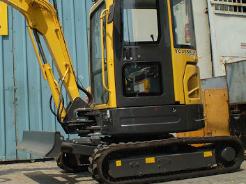 1.7ton 1.8ton Hot Selling Digger Excavator Yc18-8 with Spare Parts