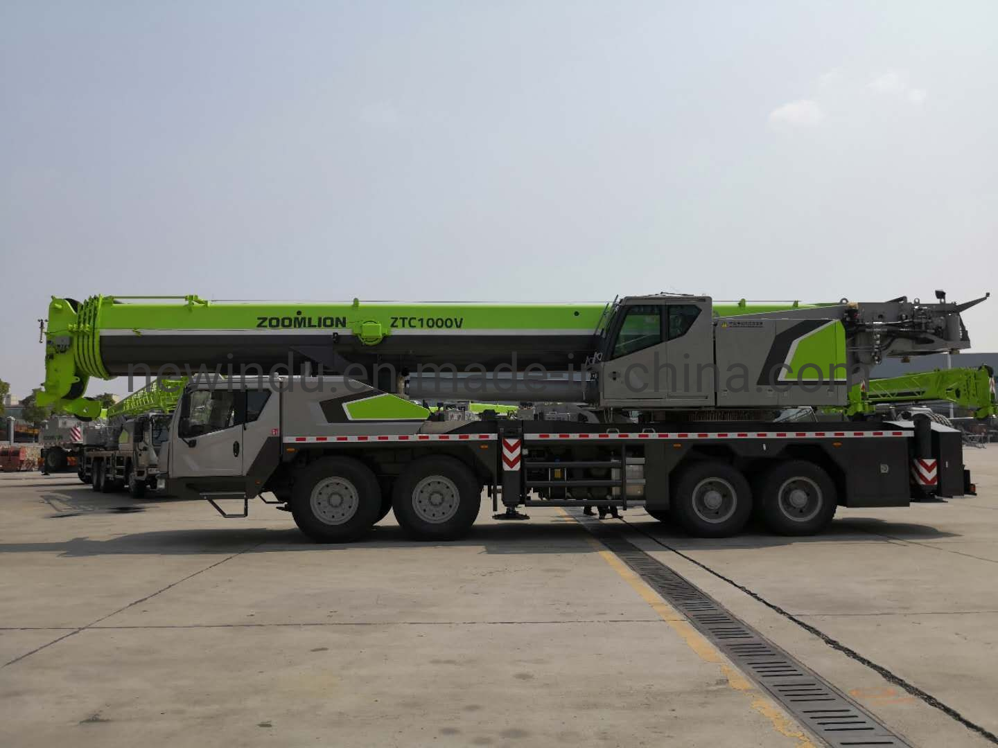 100 Tons Zoomlion Hydraulic China Brand Truck Crane Ztc1000V