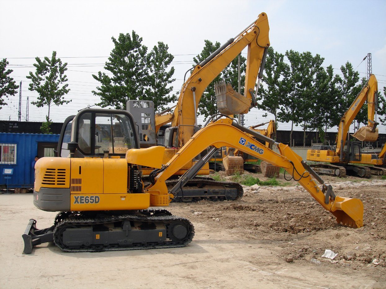 15 Ton Heavy Strong Engine RC Excavator Parts Bucket Teeth Low Price Xe150d