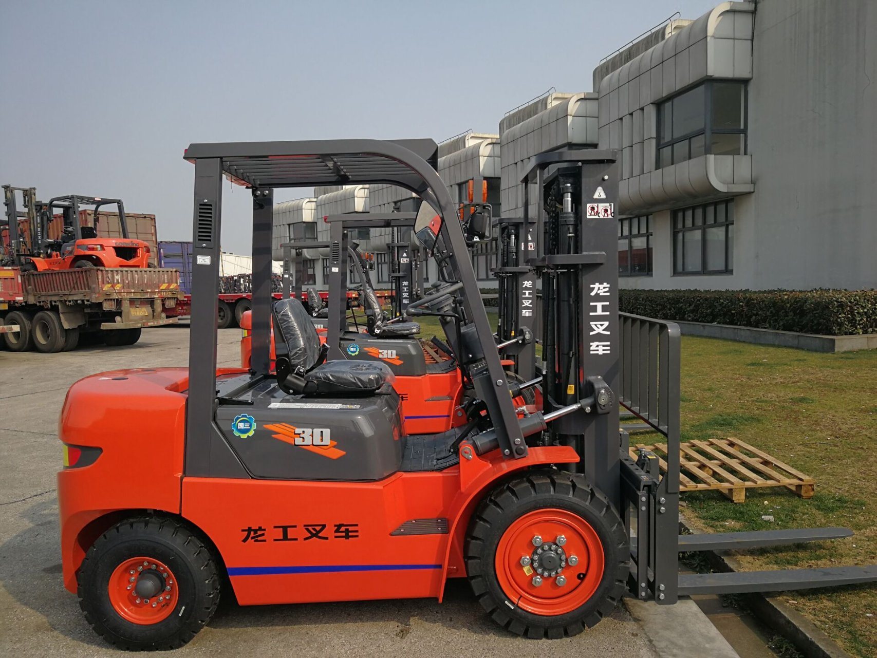 
                2 Ton Lonking High Quality Diesel Forklift LG20d
            