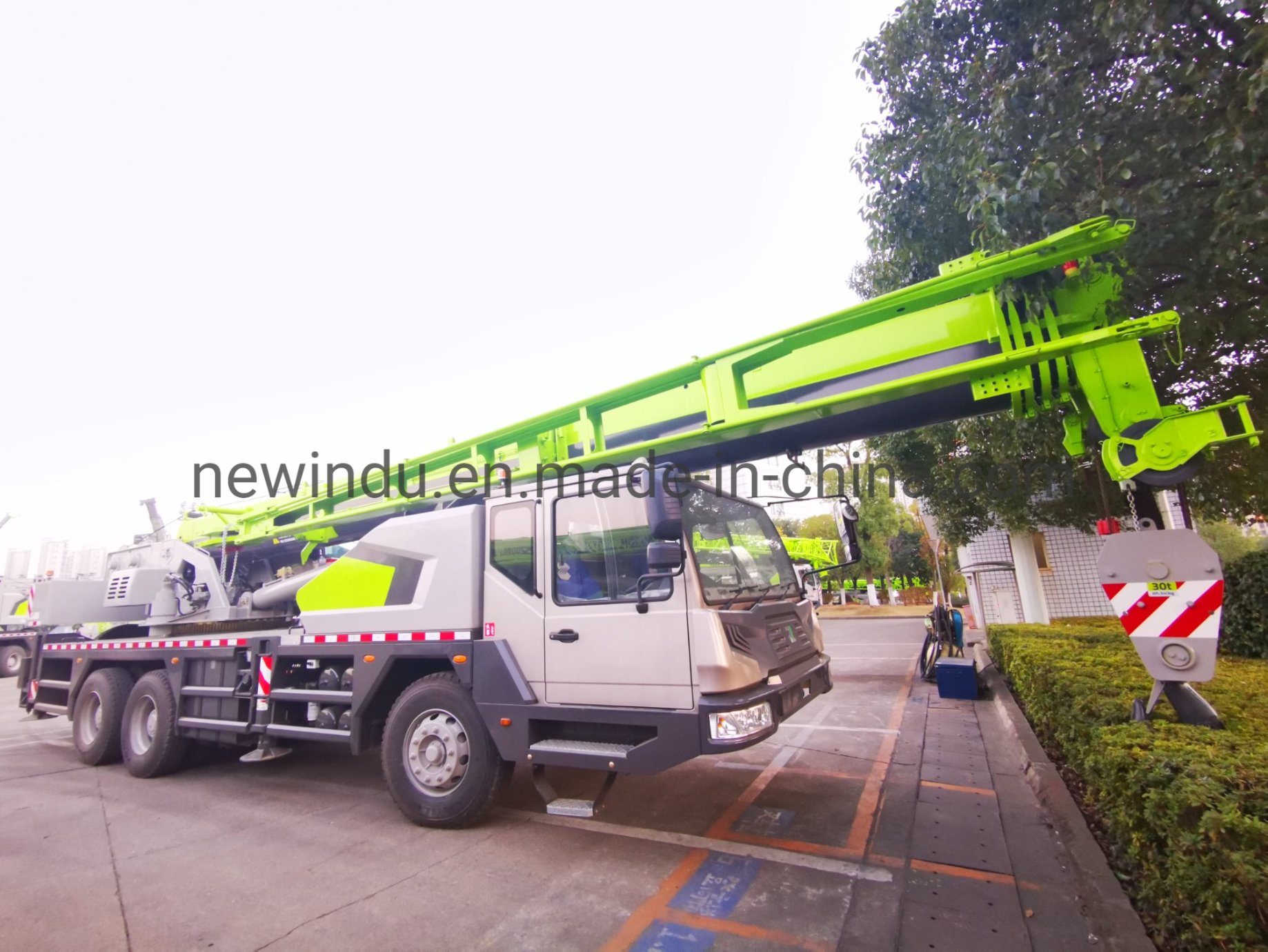 30tons Right Hand Drive Zoomlion Pickup Truck Crane Ztc300r532