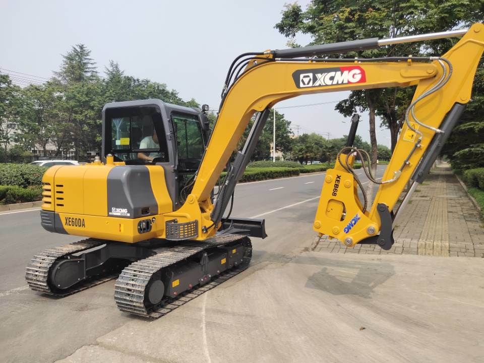 6tons Small Xe60d Mini Crawler Excavator with Hammer Sale in Nigeria