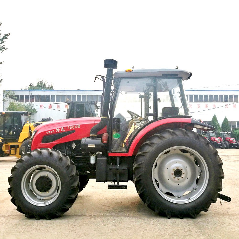 
                농업 130HP Farm Truck Machine Lutong Tractor Lt1304 저가
            