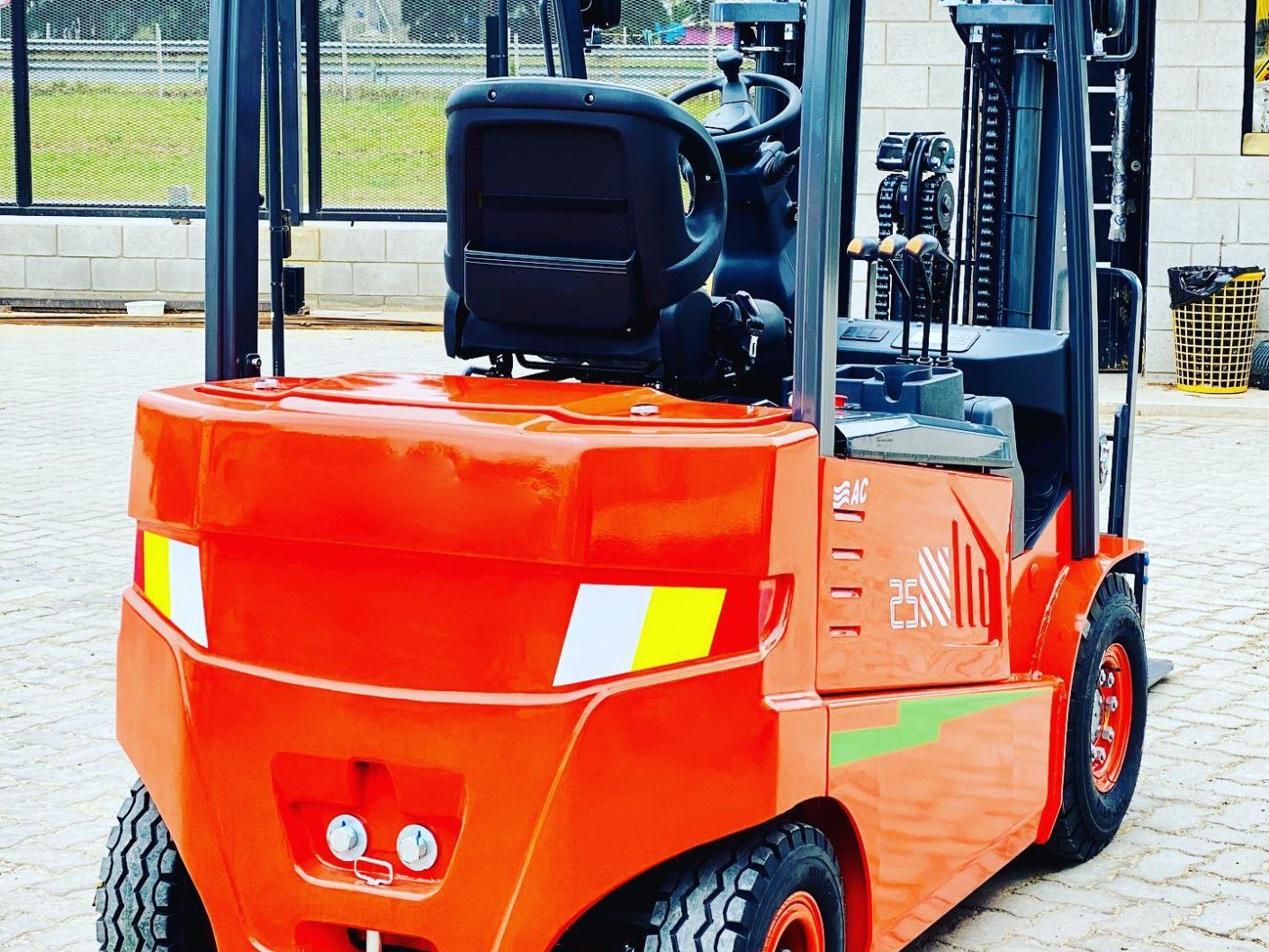 Best Price 2t Electric Forklift LG20et with Spare Parts