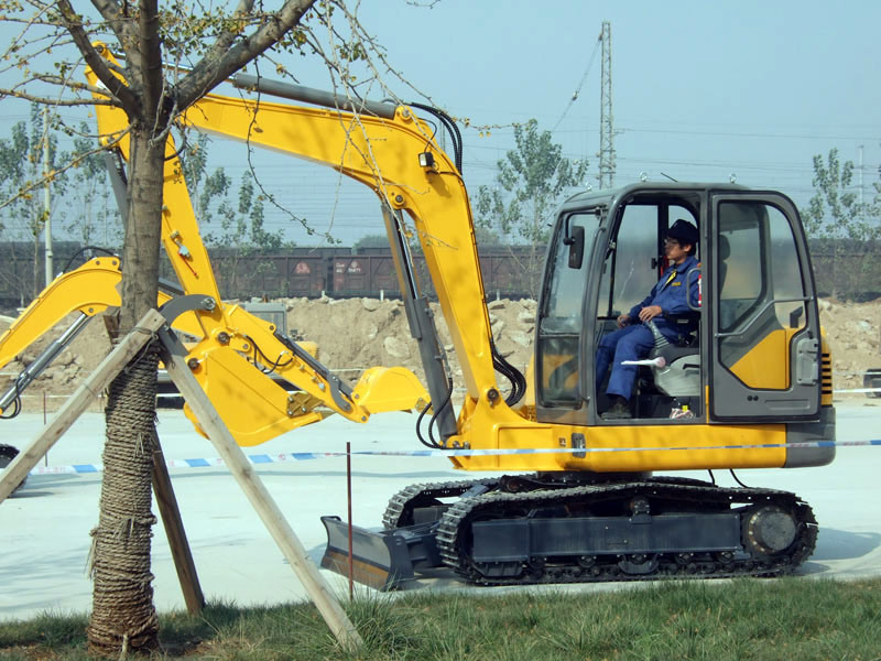 Brand New 15tons Small Hydraulic Crawler Excavator Xe150d in Stock