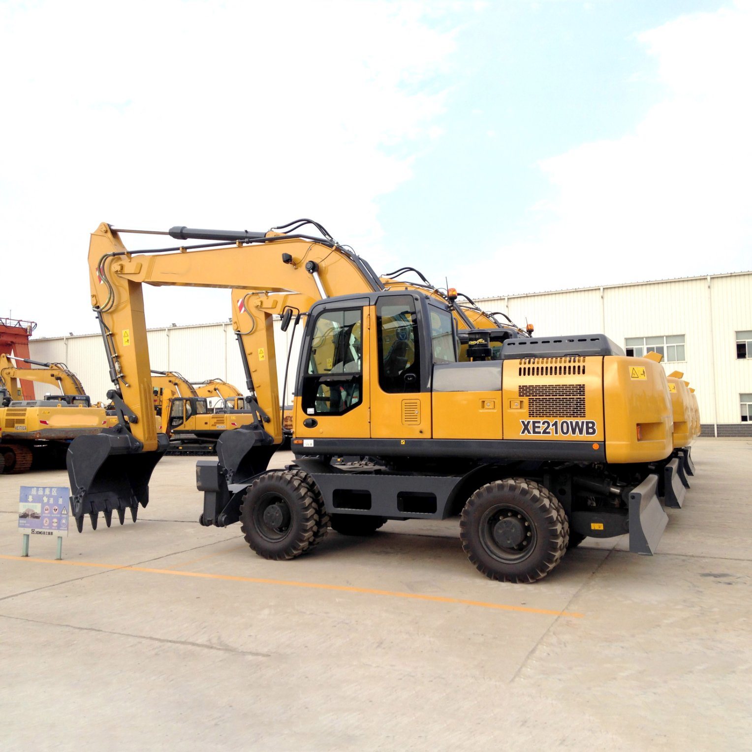 Cheap New Xe210wb Excavator Price List 21 Ton New Wheel Excavator Supplier Sale