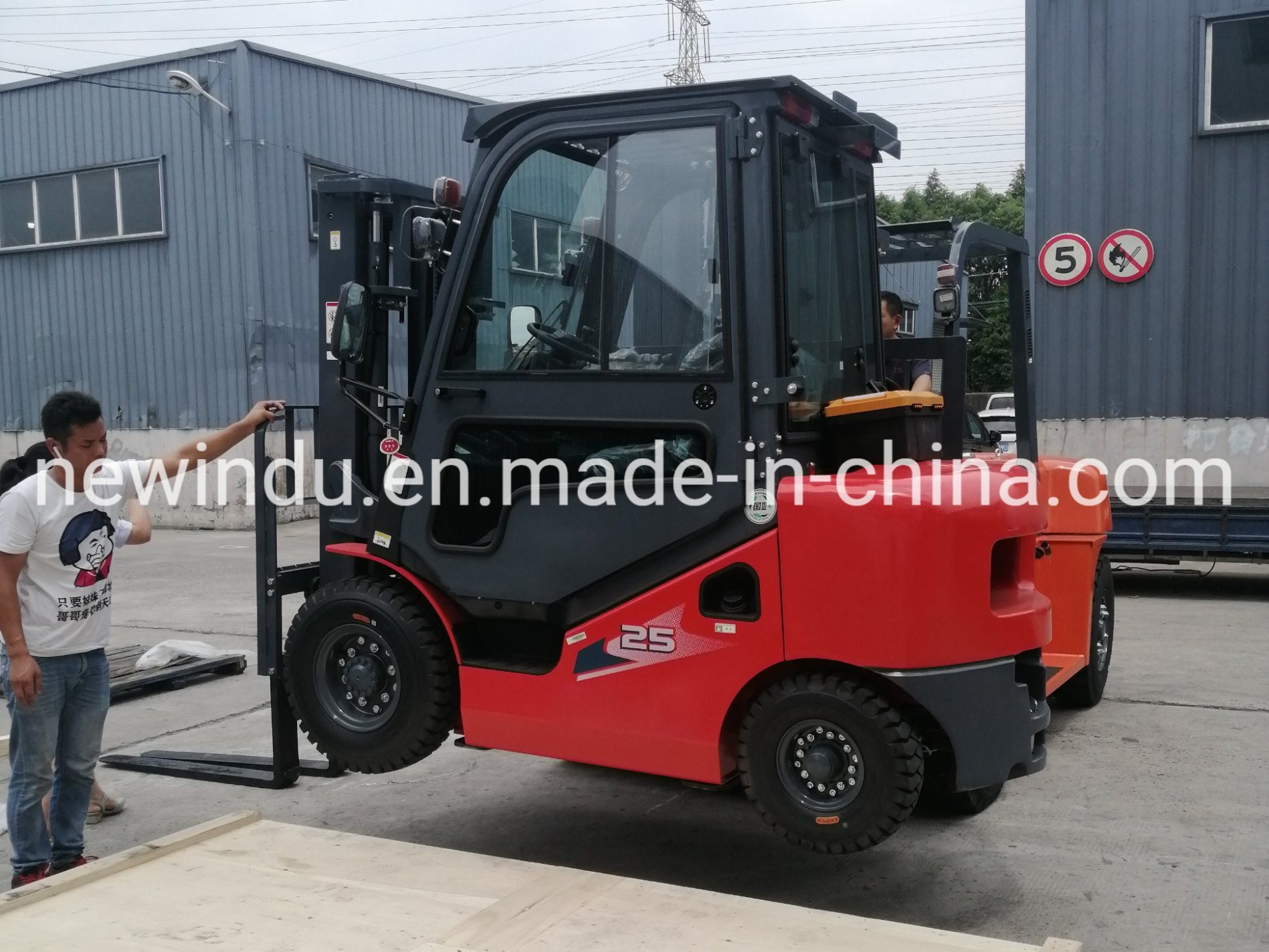 
                China berühmte Marke Heli 2,5 Ton Diesel Gabelstapler Cpcd25 für Verkauf
            