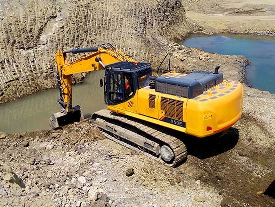 China New Brand Crawler Excavator 952e with Good Working Performance