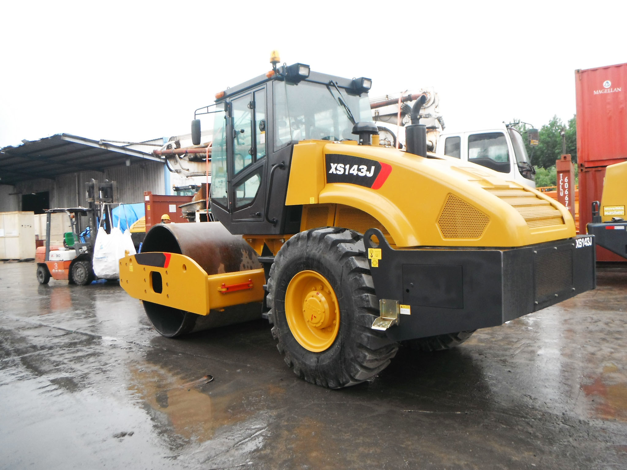 China 
                China Top Brand 20 Ton Road Roller Compactor XP203
             Lieferant
