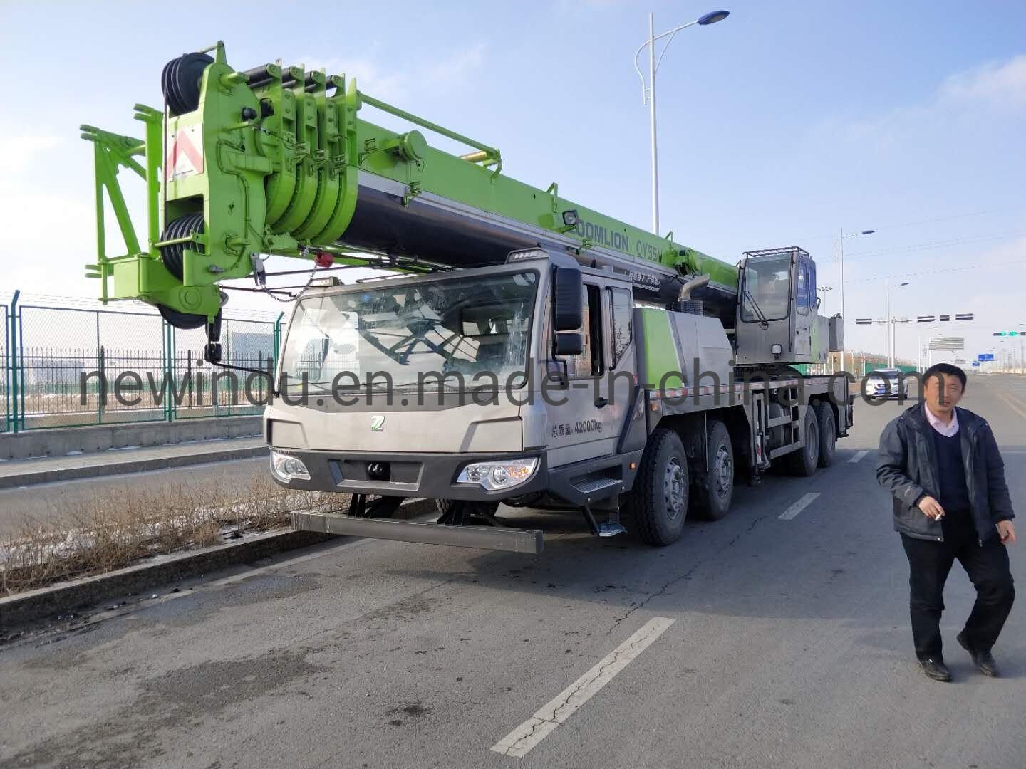 
                중국 Zoomlion 유압 트럭 크레인 50ton Qy55V 우크라이나 판매
            