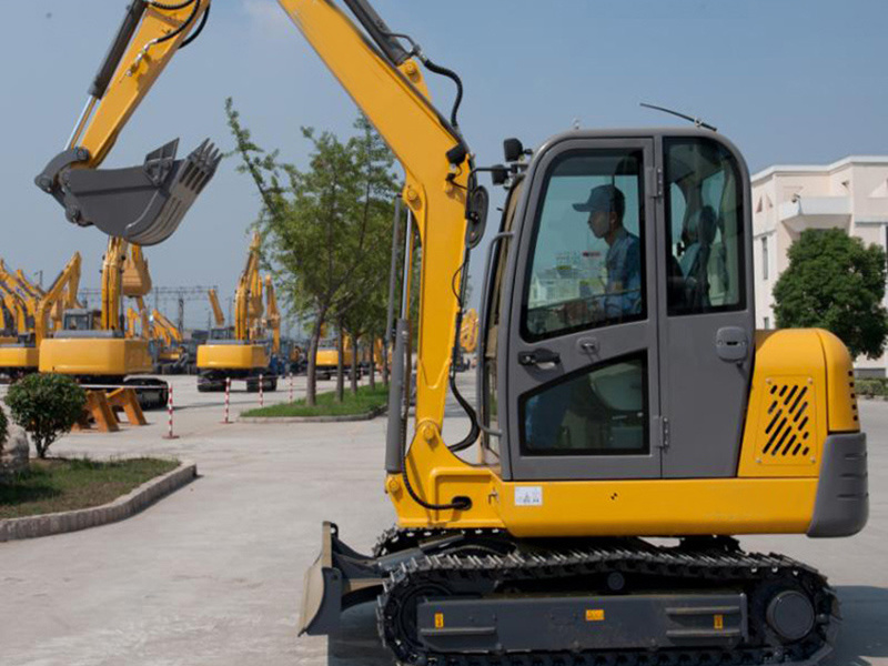 China 
                Equipment 4 Tons Mini Crawler Excavator Xe40 with CE for Sale
             supplier