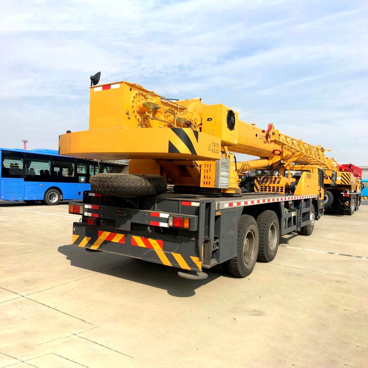 Factory Qy25K5l Telescopic Boom Mounted Truck Crane Factory Price