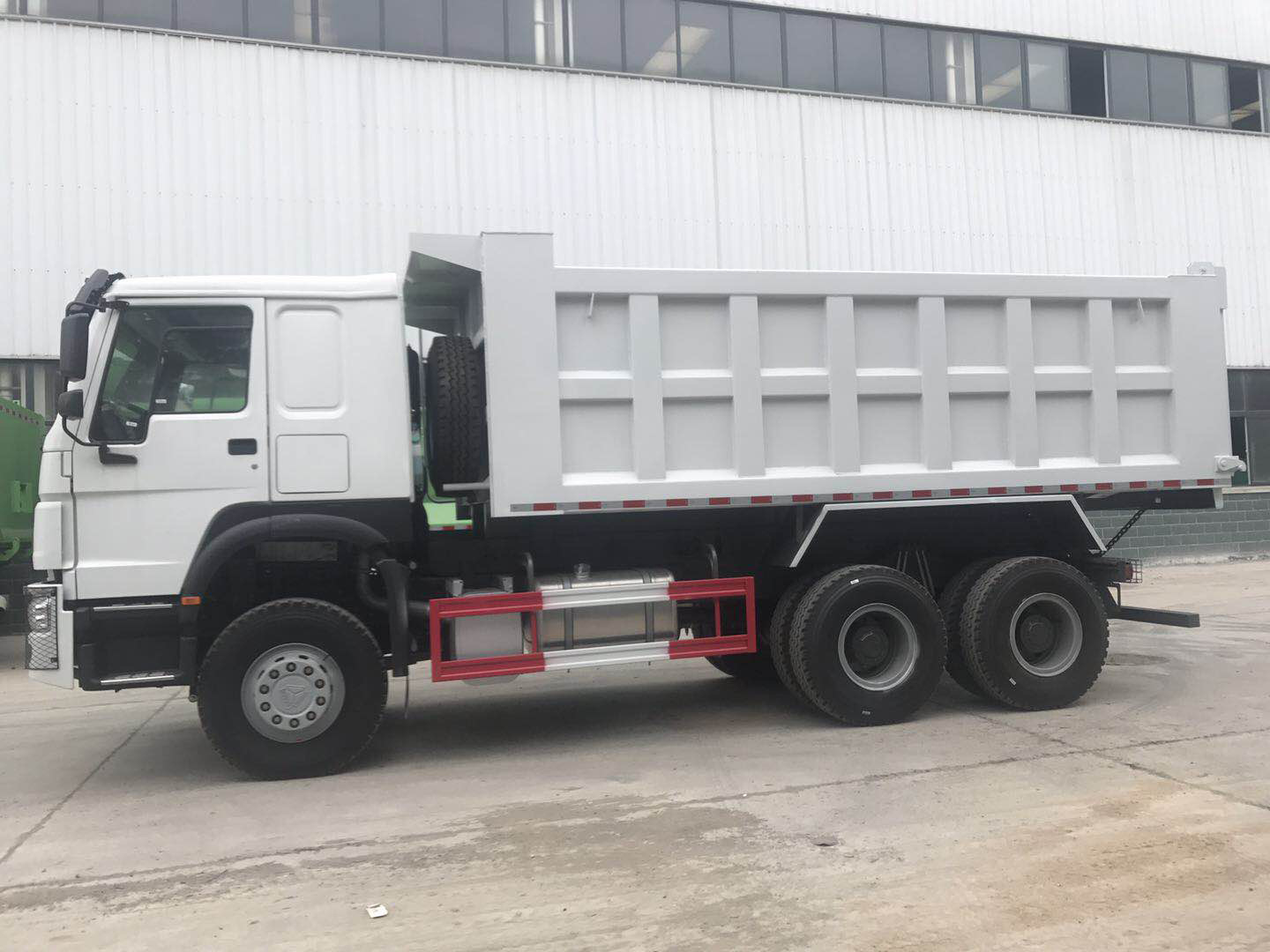 
                HOWO 371pk 6*4-wielaandrijving 19cbm bak 40 ton stortplaats Truck-heftruck
            