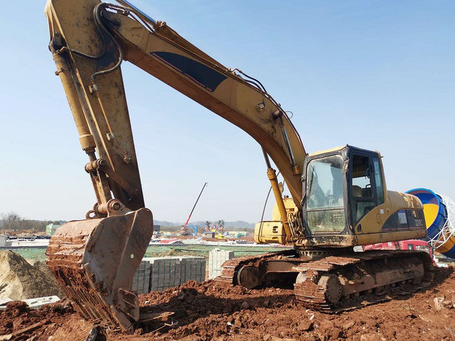Cina 
                Escavatore cingolato pesante 320c nuovo escavatore movimento terra in vendita
             fornitore