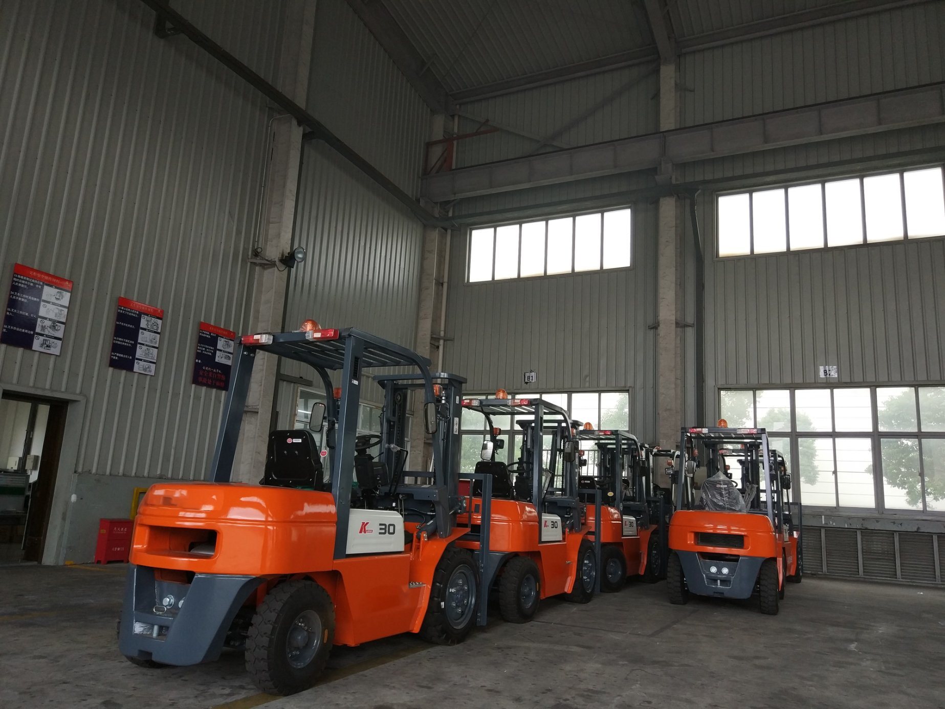 Heli New Cpcd30 3ton Diesel Forklift with Paper Roll Clamp