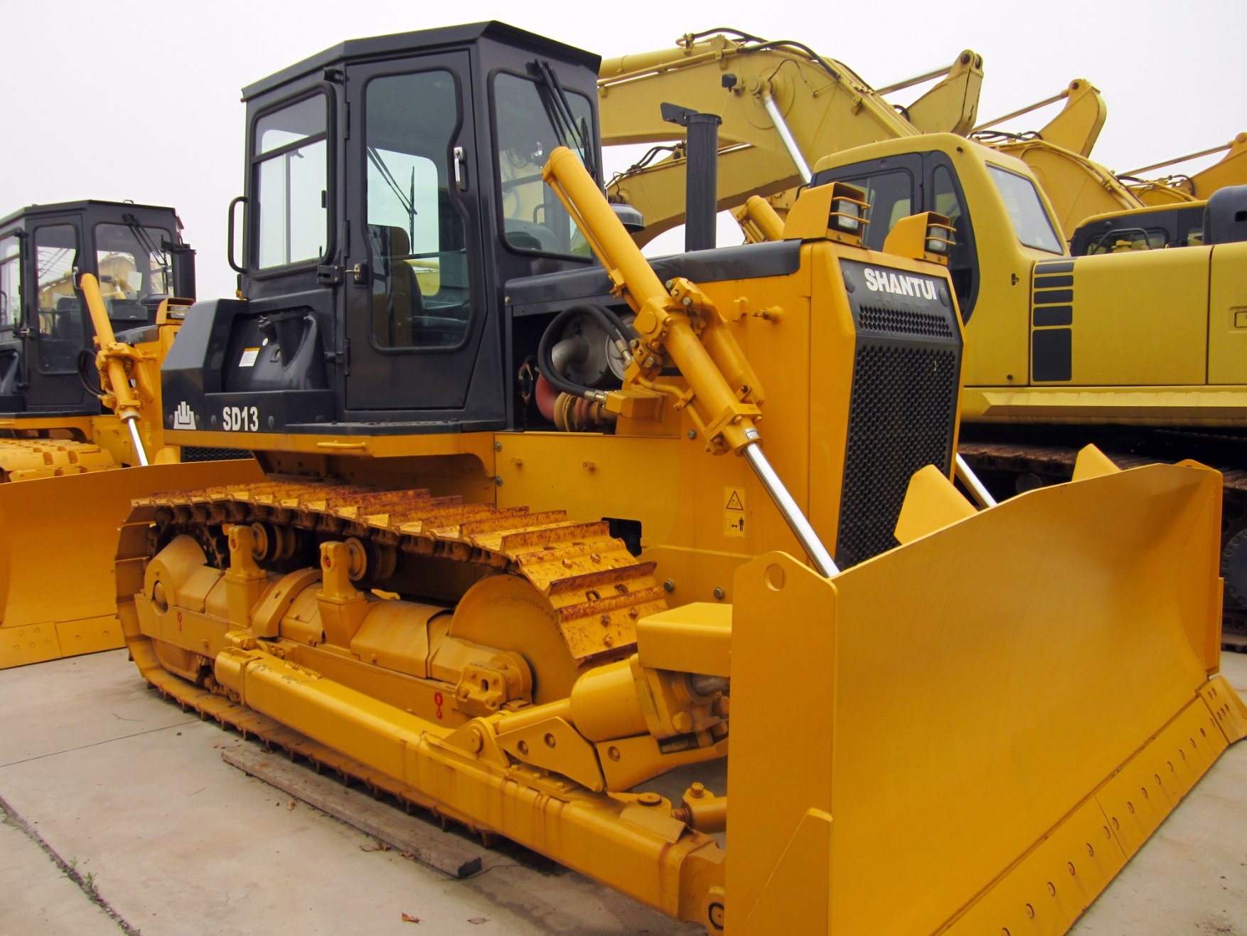 Hot Sale Brand Shantui Chain Bulldozer SD13 Bulldozer Scraper