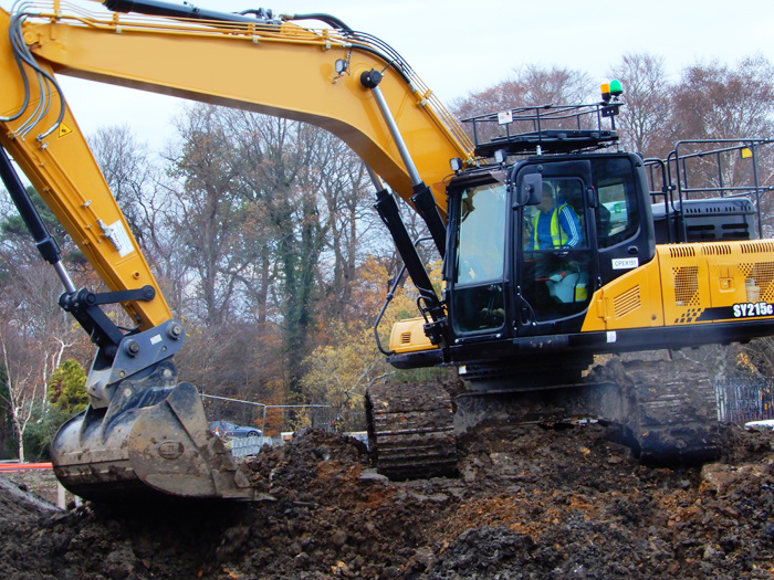 Hot Sale Top Brand Large Hydraulic Excavator Sy870h with Crawler with Spare Parts