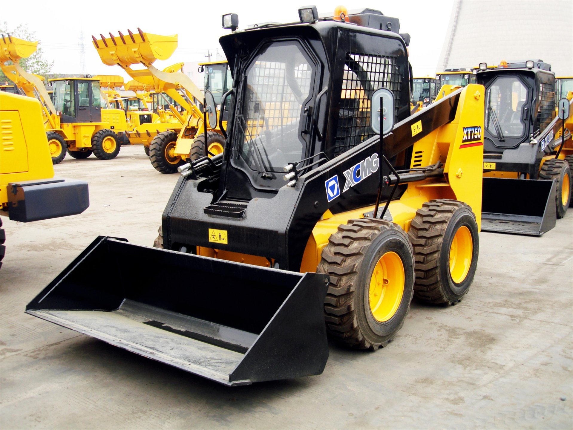 China 
                Newindu Low Price Xt760 Skid Steer Lader mit 0,6cbm Eimer
             Lieferant